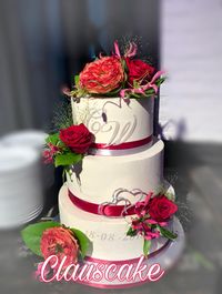 naked cake red flowers